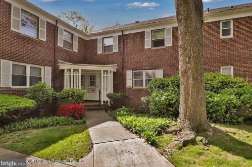 71 Manor Dr, Tinton Falls NJ  07712-2568 exterior