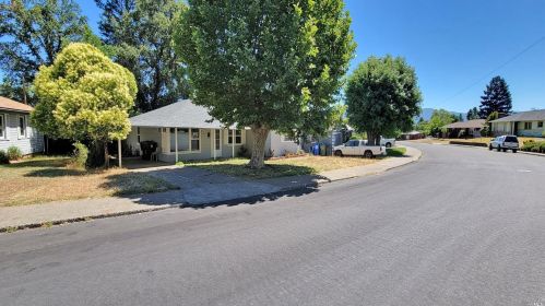 693 Mendocino Dr, Ukiah, CA 95482-5605