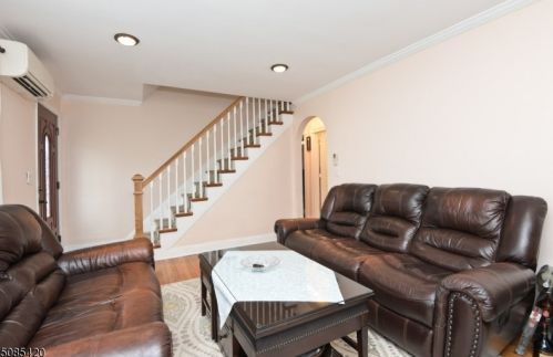 122 8th Ave, Manville NJ  08835-1250 exterior