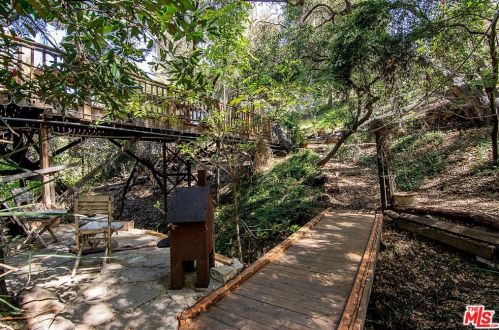 21658 Encina Rd, Topanga CA  90290-3524 exterior