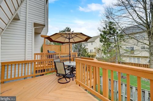 2496 Clover Fld Cir, Herndon VA  20171-4339 exterior