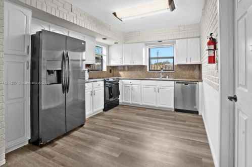 48 7 St, Dania Beach FL  33004-2306 exterior