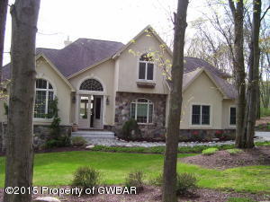 7 Mapleseed Dr, Dallas, PA 18612-9760