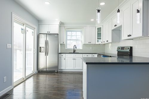 151 Reynolds Rd, West Islip NY  11795-2916 exterior