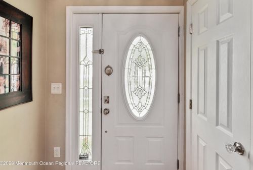 17 Grant Pl, Tinton Falls NJ  07701-2117 exterior