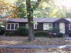 54 Manchester Rd, Newton, MA 02461-1123