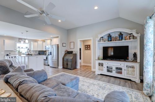 4 Highland Dr, Seaford DE  19973-4827 exterior