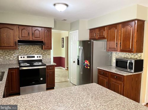 5511 Cedar Ridge Dr, Fredericksburg VA  22407-7700 exterior