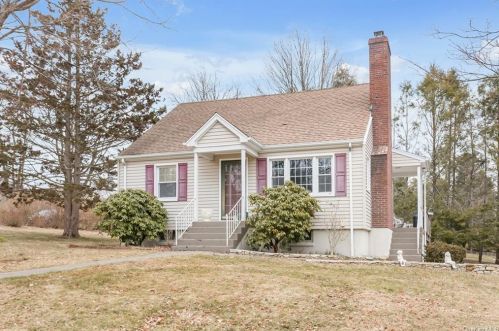 542 Marlet Pl, Yorktown Hgts, NY 10598-2736