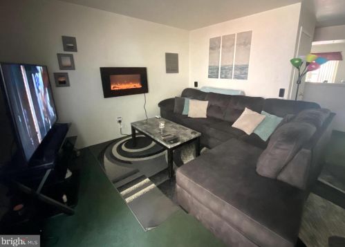 19 Tyler Ln, Berlin Boro NJ  08009-9463 exterior