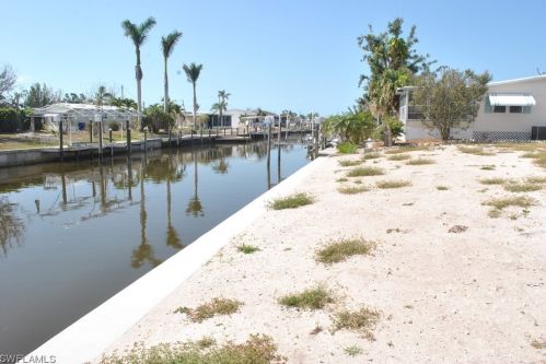 4823 Flamingo Dr, Saint James City FL  33956-2818 exterior