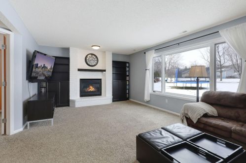 380 Pondview Ln, Chaska MN  55318-2873 exterior