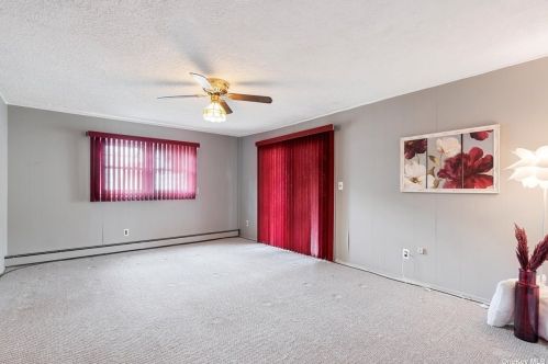 223 Essex St, Babylon NY  11704-2025 exterior