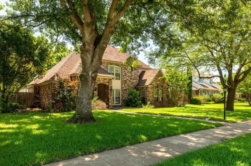 2608 Foxcreek Dr, Richardson, TX 75082-3064