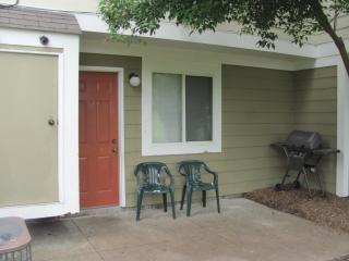 400 18th Ave, Hiawatha IA  52233-2354 exterior