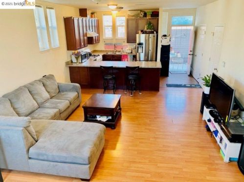 964 84th Ave, Oakland, CA 94621-1830