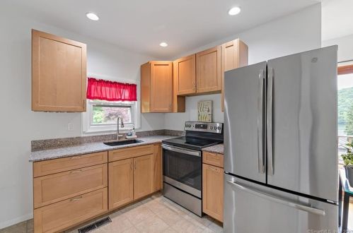 14 Boulder Rdg, Danbury CT  06811-3144 exterior