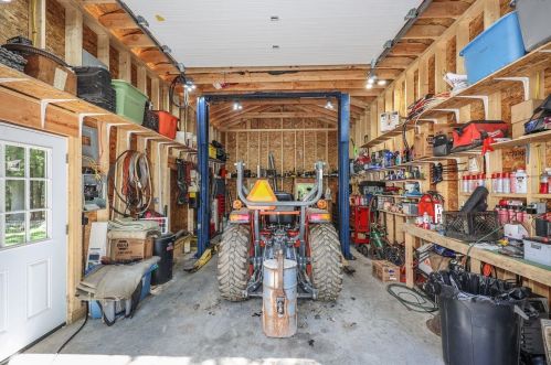 18 Hunter Ct, Goffstown NH  03045-1629 exterior