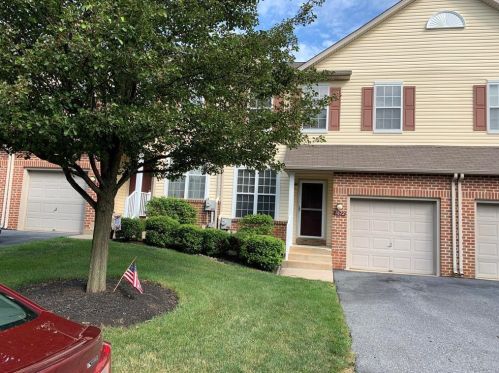 7672 Cross Creek Cir, Breinigsville, PA 18031-1450