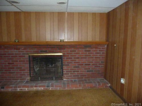 899 Old Rock Hill Rd, Wallingford CT  06492-3950 exterior