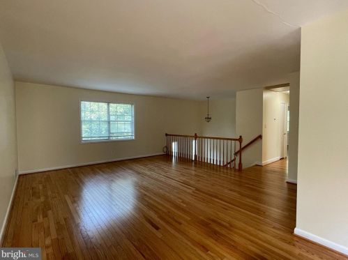 6837 Ridgeway Dr, Springfield VA  22150-3025 exterior