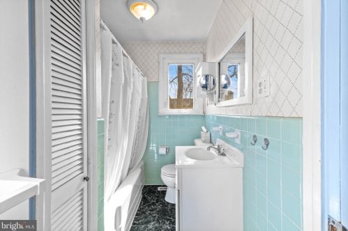 366 Clements Bridge Rd, Runnemede NJ  08078-1919 exterior