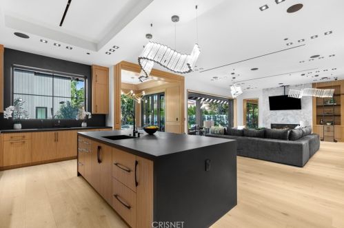 4508 Haskell Ave, Van Nuys CA  91436-3148 exterior