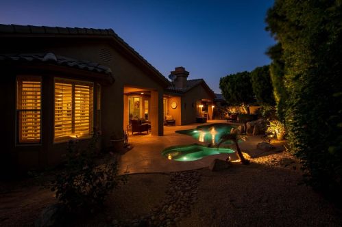 8 King Edward Ct, Rancho Mirage CA  92270-1621 exterior