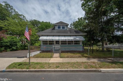 18 Jefferson Ave, West Deptford, NJ 08063-1705