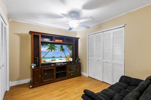 6404 21st St, Hollywood, FL 33023-2806