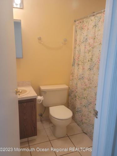 21 Linton Close, East Freehold NJ 07728-3816 exterior