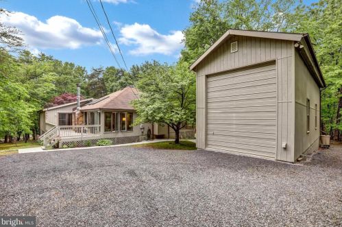 83 Mild Winter Rd, Hedgesville, WV 25427-7066