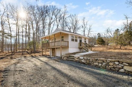 49 Mohegan Trl, Coventry, CT 06238-2137