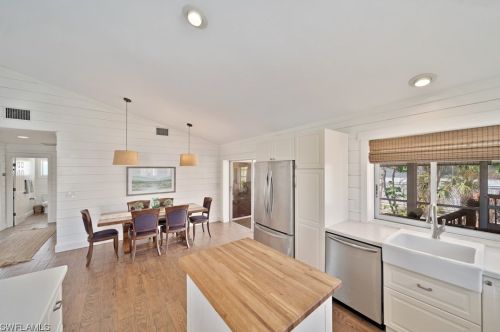 220 Palm Lk Dr, Sanibel FL 33957-5601 exterior