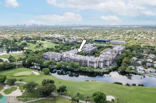 2802 46th Ave, Hollywood FL  33021-2927 exterior