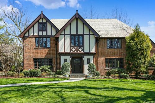 1414 Park Ln, New Rochelle, NY 10803-3516