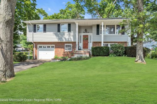 890 Gregory Dr, Bricktown, NJ 08723-6249