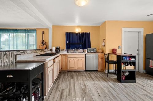 9548 Walnut St, Bellflower CA  90706-5720 exterior