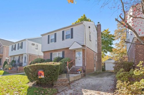 80-42 213th St, Jamaica, NY 11427-1033