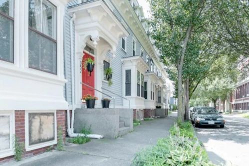 352 Carpenter St, Providence, RI 02909-1426