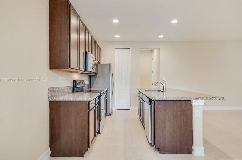 11731 13th Ct, Hollywood FL  33025-2560 exterior