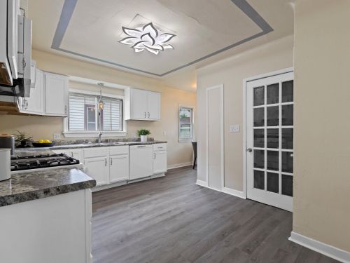 3051 52, Milwaukee WI 53219-4518 exterior