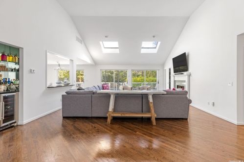 4 Honeysuckle Ln, East Quogue NY  11942-3624 exterior