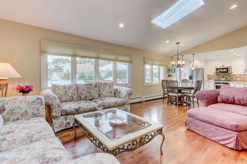 2505 Walters Ct, North Bellmore, NY 11710-4822
