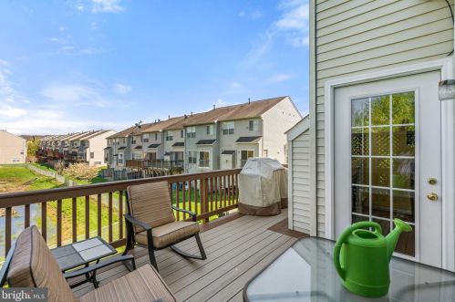 14238 Hunters Run Way, Gainesville VA  20155-4408 exterior