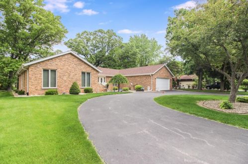 913 Schilling Dr, Dyer, IN 46311-2355