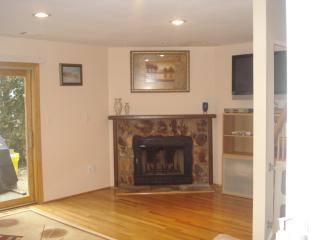 32 Dallenbach Ln, East Brunswick NJ  08816-5683 exterior