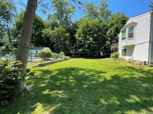 1675 Hartford Tpke, North Haven CT  06473-1246 exterior