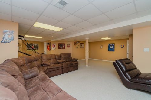 20 Lockerbie Dr, Valpo IN  46385-9287 exterior