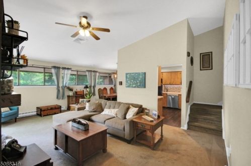 2 Meadowview Dr, Annandale NJ  08801-1516 exterior